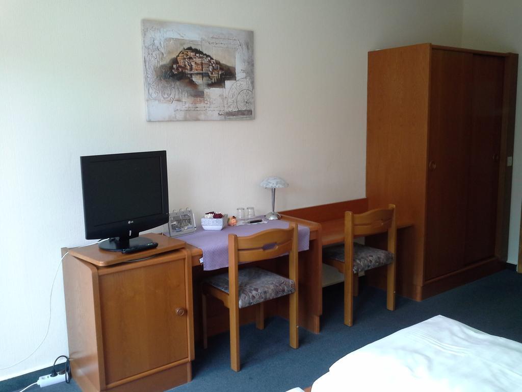 Haus Mariandl Hotel Dusseldorf Room photo